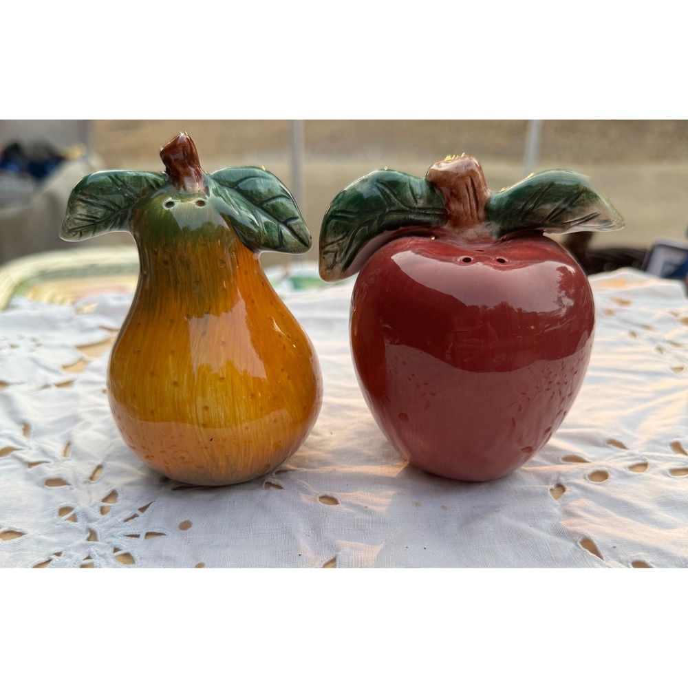 Vintage Sakura Oneida Apple & Pear Salt Pepper Shakers 2-Piece Set Earthenware